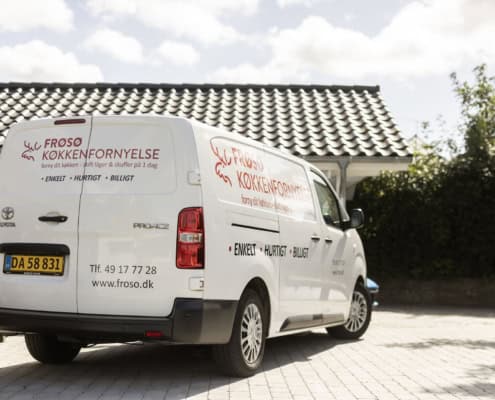 Frøsø Køkkenfornyelse servicebil.
