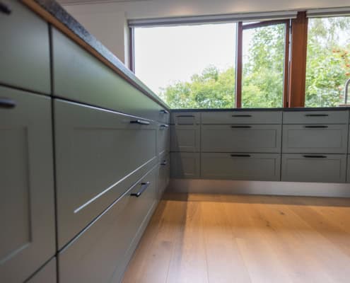 Fornyelse af et mørkegrønt køkken